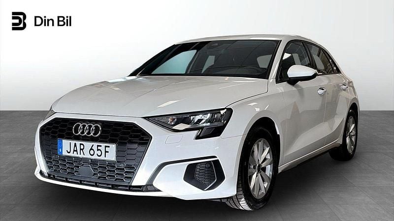 Vit Begagnad 2023 Audi A3 Sportback Proline Halvkombi | 289 000 kr (Marknadspris) - Bild 1/4