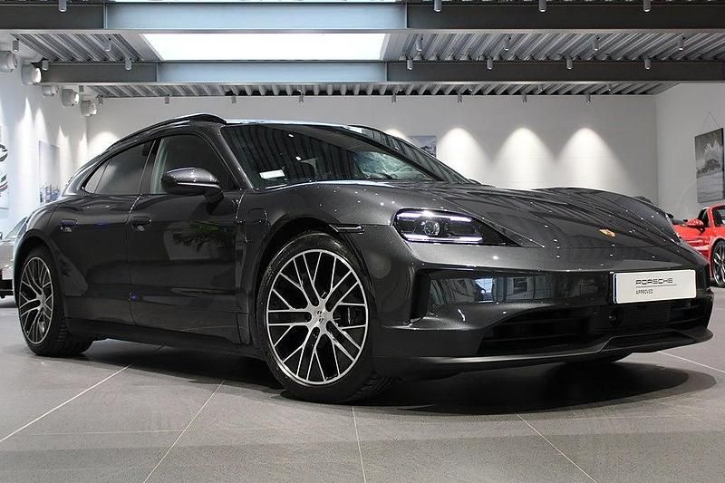 Grå Begagnad 2024 Porsche Taycan Sport Turismo Kombi | 995 000 kr - Bild 1/4