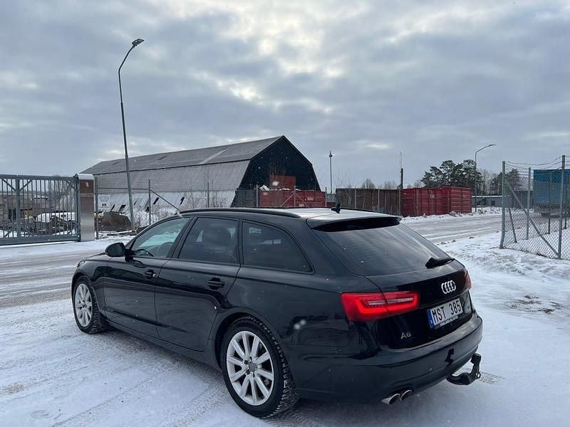 Begagnad Audi A6 177 HK (130 kW) 2012 Svart phantom black pearl effect Kombi