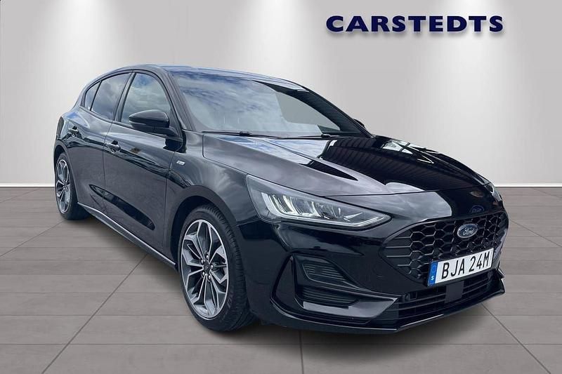 Svart Begagnad 2023 Ford Focus ST-Line Halvkombi | 359 800 kr - Bild 1/4