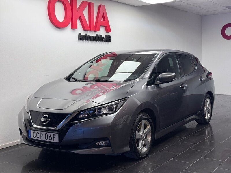 Grå Begagnad 2022 Nissan Leaf 360º Halvkombi | 149 900 kr (Superpris) - Bild 1/4