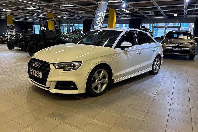 Begagnad Audi A3 S-Line 150 HK (110 kW) 2017 Vit Sedan