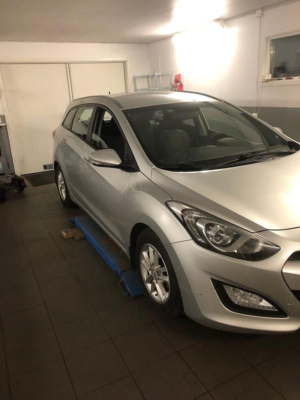 Begagnad 2013 Hyundai i30 Kombi | 58 900 kr (Marknadspris) - Bild 1/3
