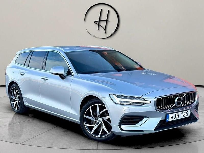 Silver Begagnad 2021 Volvo V60 Momentum Kombi | 254 900 kr (Bra pris) - Bild 1/4