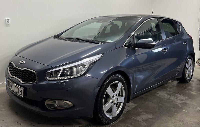 Blå Begagnad 2013 Kia Ceed Comfort Halvkombi | 59 900 kr (Marknadspris) - Bild 1/4