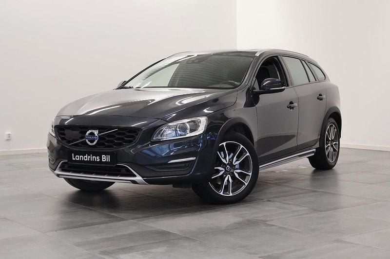 Grå Begagnad 2017 Volvo V60 CC Standard Kombi | 189 000 kr (Marknadspris) - Bild 1/4