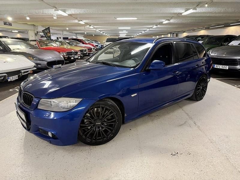 Le mans blue Begagnad 2010 BMW 330 Comfort Edition Kombi | 79 900 kr (Marknadspris) - Bild 1/4