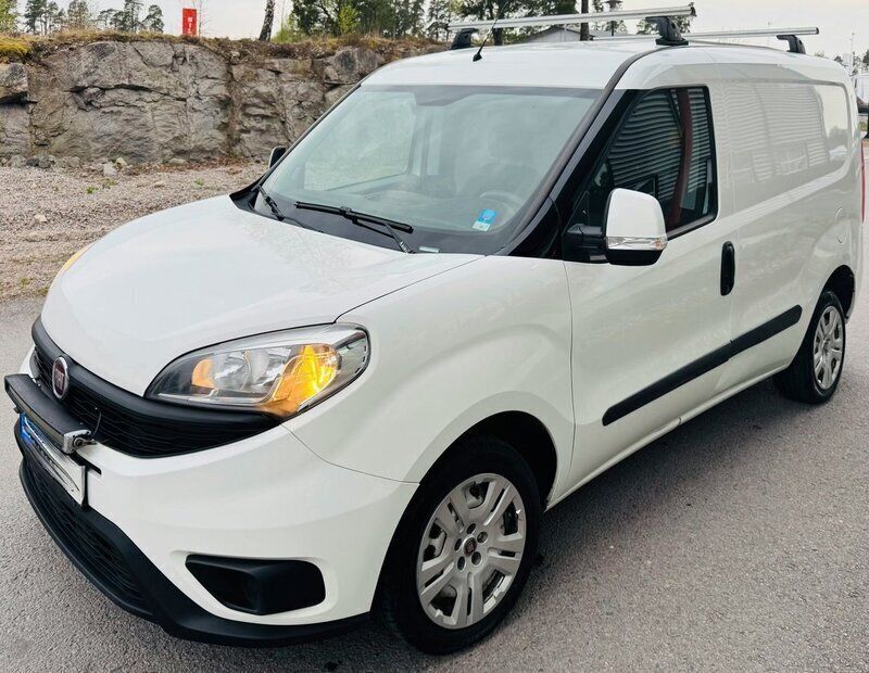 Vit Begagnad 2017 Fiat Doblò Minibuss | 64 900 kr (Bra pris) - Bild 1/4