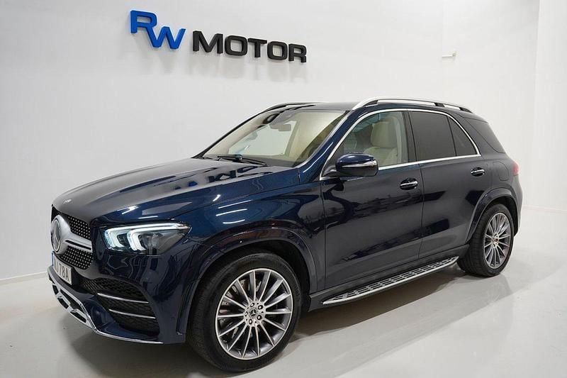 Mörkblå (blå) Begagnad 2022 Mercedes GLE350 AMG SUV | 709 900 kr (Marknadspris) - Bild 1/4