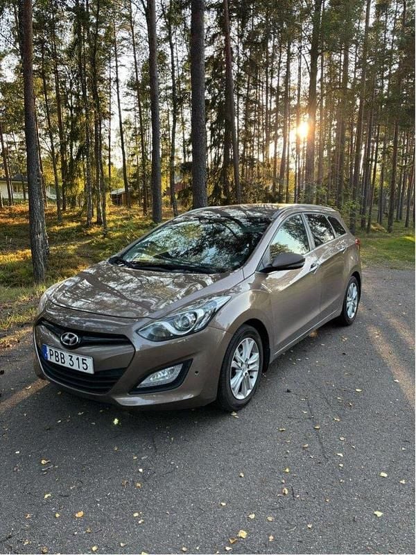 Brun Begagnad 2014 Hyundai i30 Kombi | 55 000 kr (Bra pris) - Bild 1/4