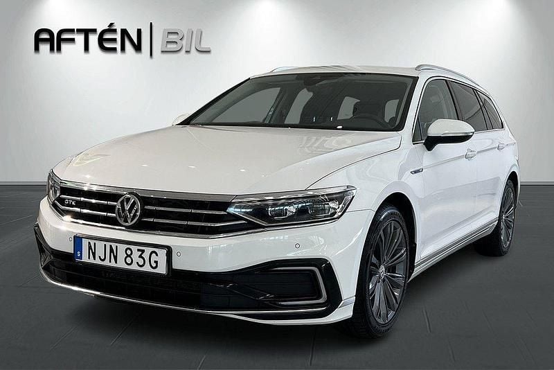 Vit Begagnad 2020 VW Passat GTE Kombi | 224 800 kr (Marknadspris) - Bild 1/3