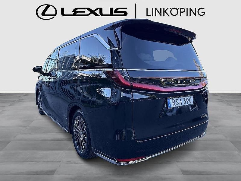 Begagnad Lexus LM350h 250 HK (183 kW) 2024 Svart Minibuss