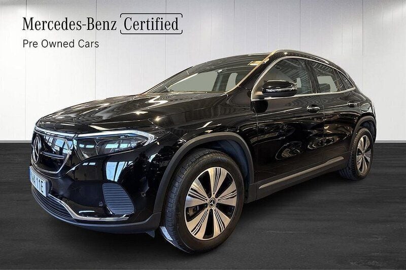 Svart Begagnad 2022 Mercedes EQA300 SUV | 404 900 kr (Marknadspris) - Bild 1/4