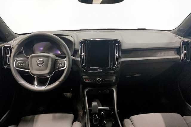 Begagnad Volvo XC40 Single Motor 175 kW (238 HK) 2023 Svart SUV