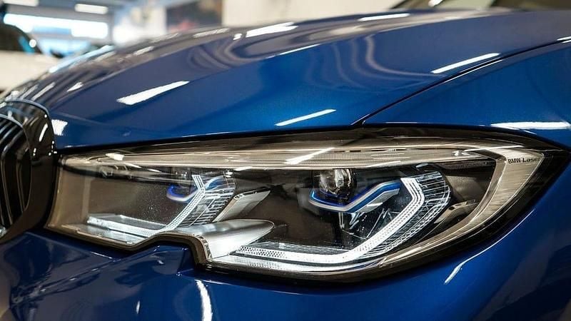 Begagnad BMW 330 Shadowline 258 HK (189 kW) 2020 Portimao blue metallic