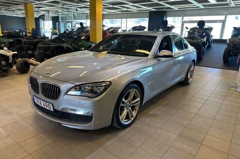 Silver Begagnad 2015 BMW 730 M Sport Sedan | 289 900 kr (Dyr) - Bild 1/4
