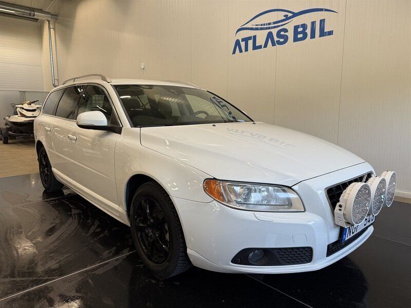 Vit Begagnad 2012 Volvo V70 Kombi | 129 900 kr (Dyr) - Bild 1/4