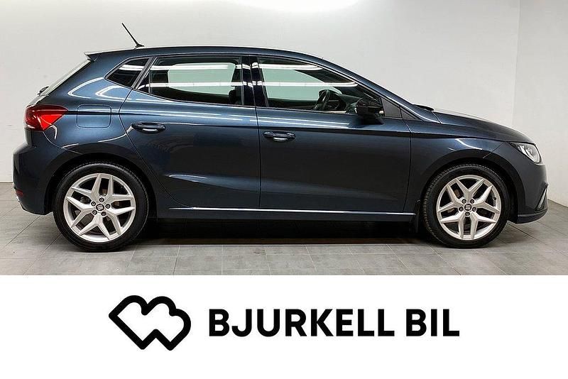 Grå Begagnad 2020 Seat Ibiza FR Halvkombi | 164 900 kr (Lite dyr) - Bild 1/4