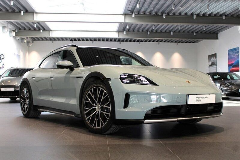 Ljusgrön Begagnad 2024 Porsche Taycan Cross Turismo Sedan | 1 275 000 kr - Bild 1/4