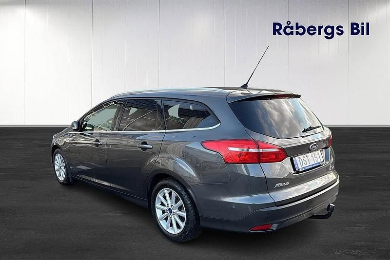 Begagnad Ford Focus Titanium 101 HK (74 kW) 2014 Grå Kombi