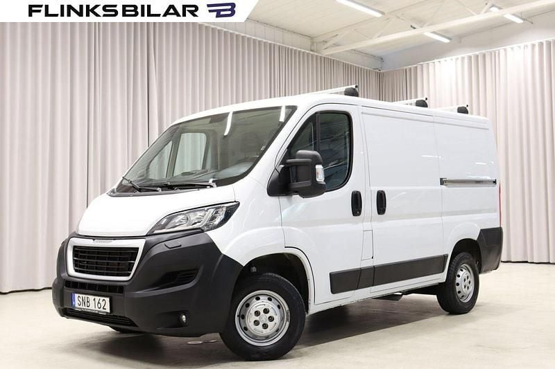 Vit Begagnad 2022 Peugeot Boxer Van | 199 900 kr - Bild 1/4