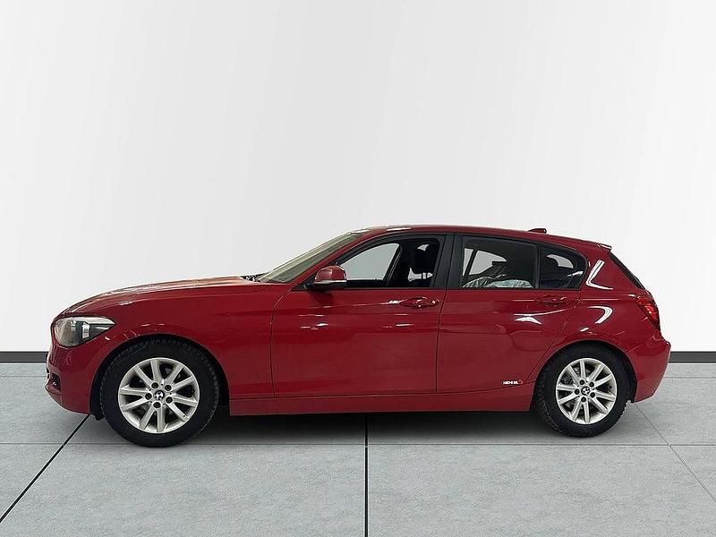 Begagnad BMW 118 143 HK (105 kW) 2013 Röd Halvkombi