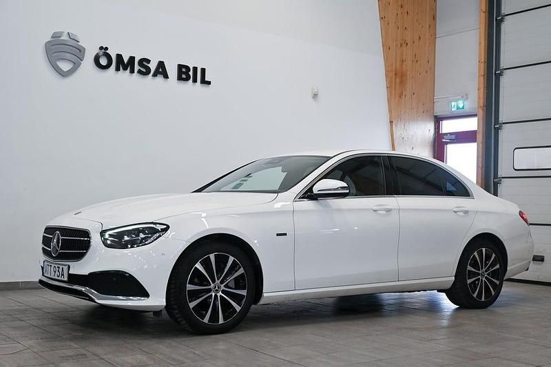 Vit Begagnad 2021 Mercedes E300 Avantgarde | 329 802 kr (Lite dyr) - Bild 1/4
