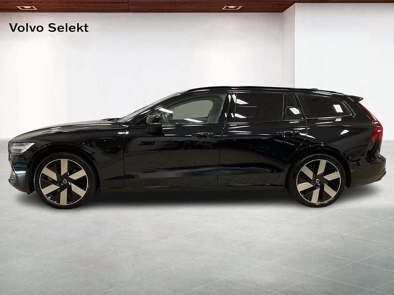 Begagnad Volvo V60 Ultimate 355 HK (261 kW) 2024 Svart Kombi