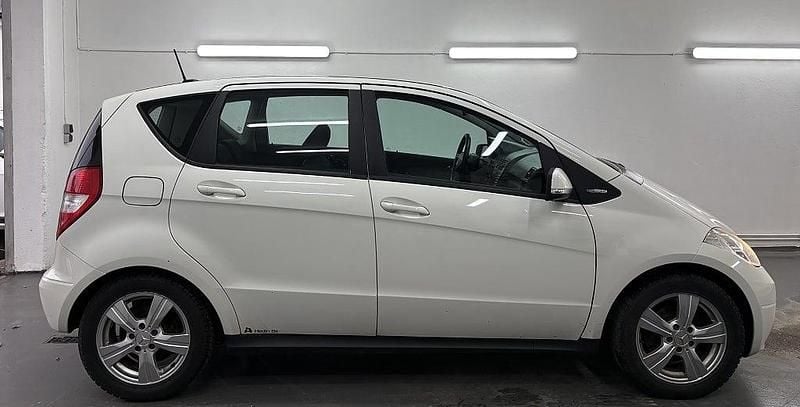 Vit Begagnad 2009 Mercedes A160 Classic Halvkombi | 34 900 kr (Marknadspris) - Bild 1/4