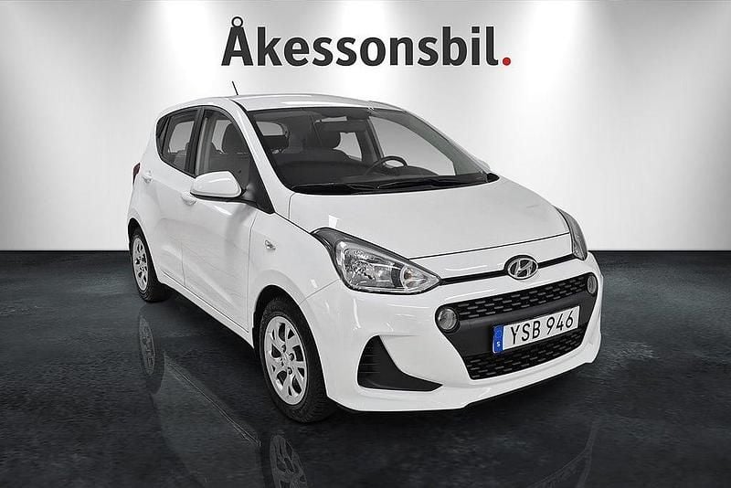 Vit Begagnad 2018 Hyundai i10 Comfort Halvkombi | 109 000 kr (Marknadspris) - Bild 1/4