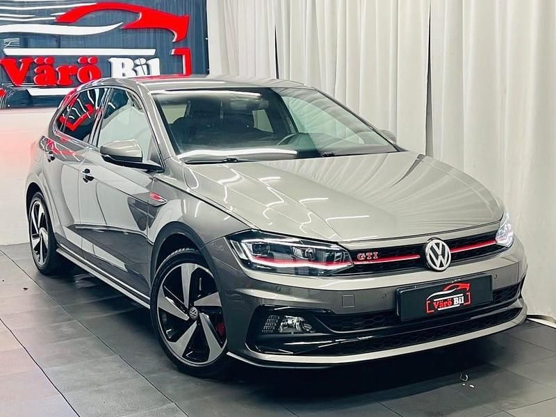 Ljusgrå Begagnad 2018 VW Polo GTI Halvkombi | 209 900 kr - Bild 1/4