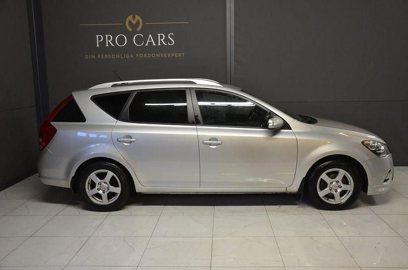 Begagnad Kia Ceed Sportswagon 128 HK (94 kW) 2012 Silver Kombi