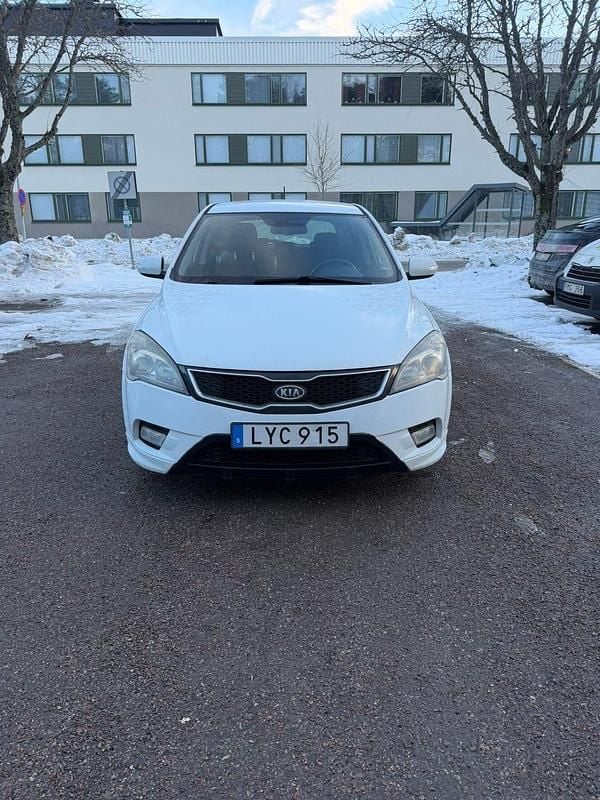 Begagnad Kia Ceed 128 HK (94 kW) 2012 Halvkombi