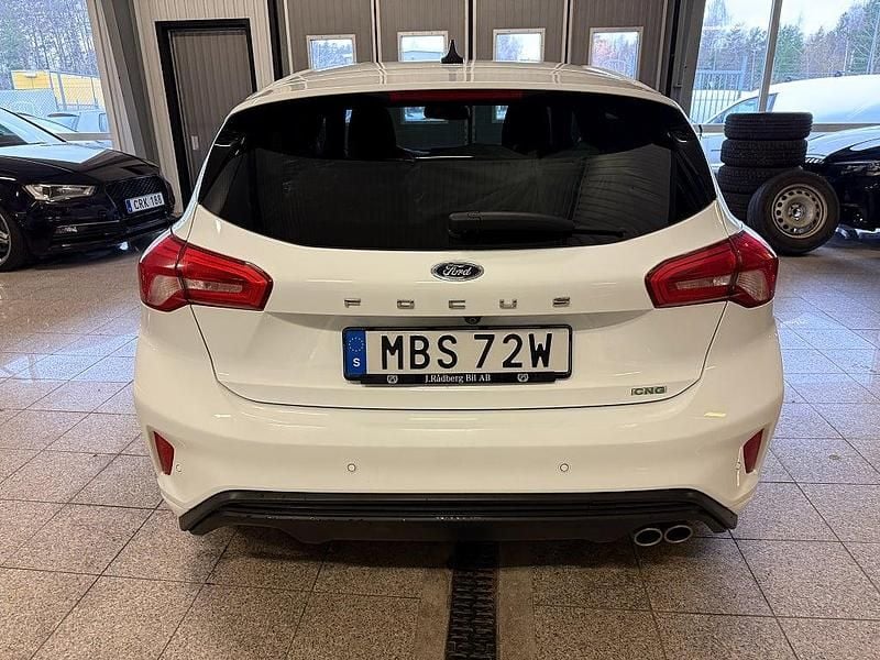 Begagnad Ford Focus ST-Line 125 HK (91 kW) 2021 Vit Halvkombi
