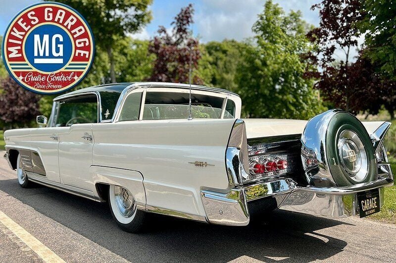 Begagnad Lincoln Continental 316 HK (232 kW) 1960 Polaris white & deerfield green Sedan