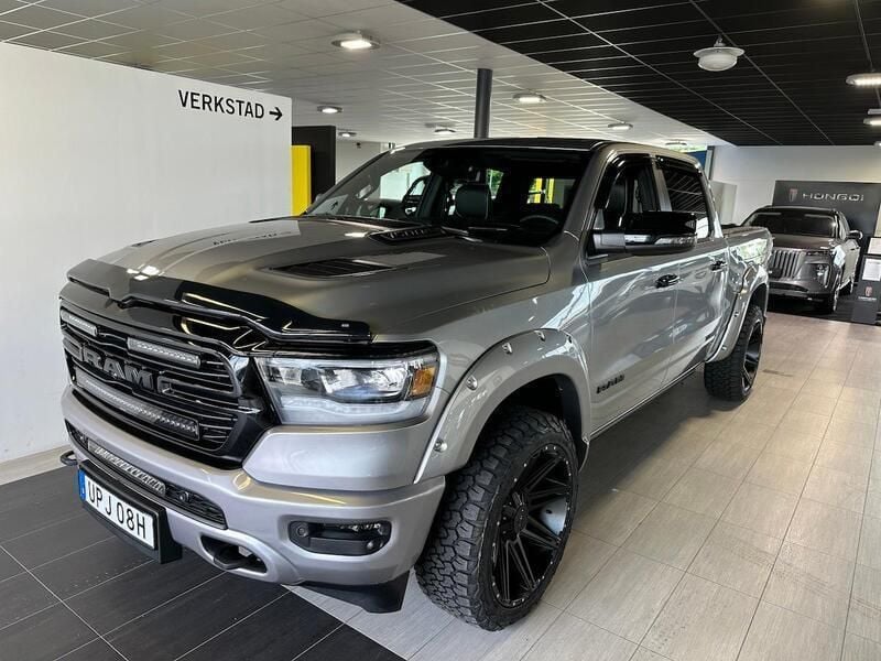 Silver Begagnad 2023 Dodge Ram Pickup | 879 900 kr - Bild 1/4