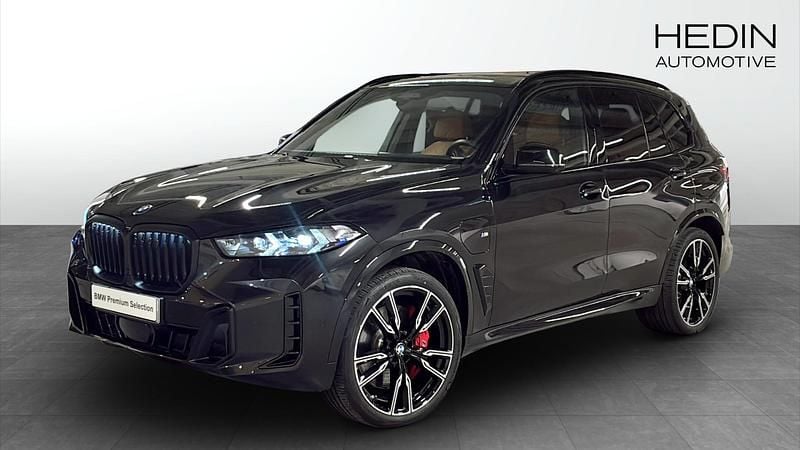Svart Begagnad 2025 BMW X5 M Sport SUV | 1 058 700 kr (Marknadspris) - Bild 1/4
