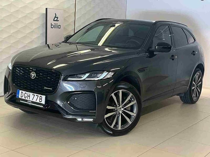 Grå Begagnad 2023 Jaguar F-Pace R-Dynamic SUV | 589 000 kr (Marknadspris) - Bild 1/4