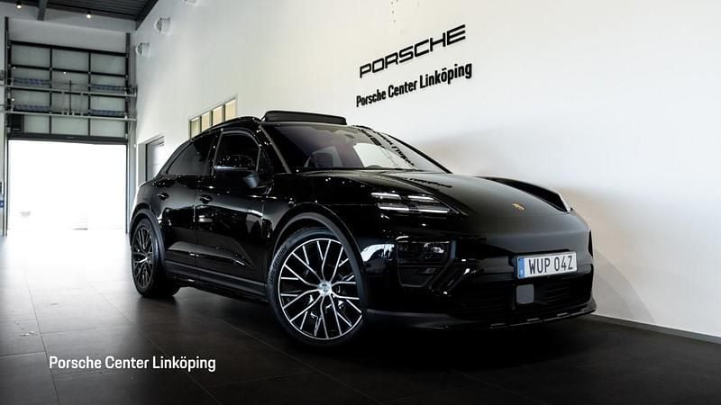 Svart (black) Ny 2025 Porsche Macan SUV | 1 223 000 kr (Superpris) - Bild 1/4
