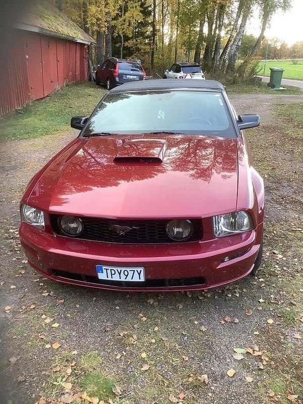 Röd Begagnad 2006 Ford Mustang GT Convertible Cab | 175 000 kr - Bild 1/3