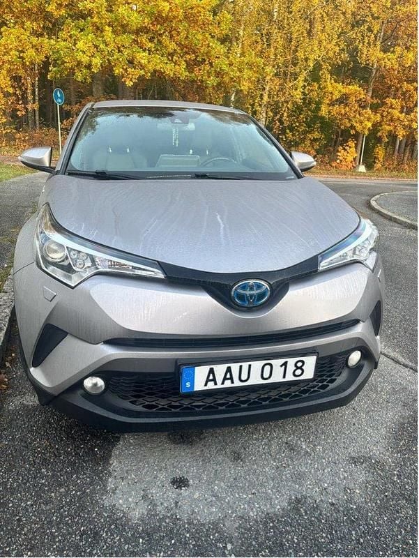 Grå Begagnad 2018 Toyota C-HR Edition SUV | 195 000 kr (Marknadspris) - Bild 1/4