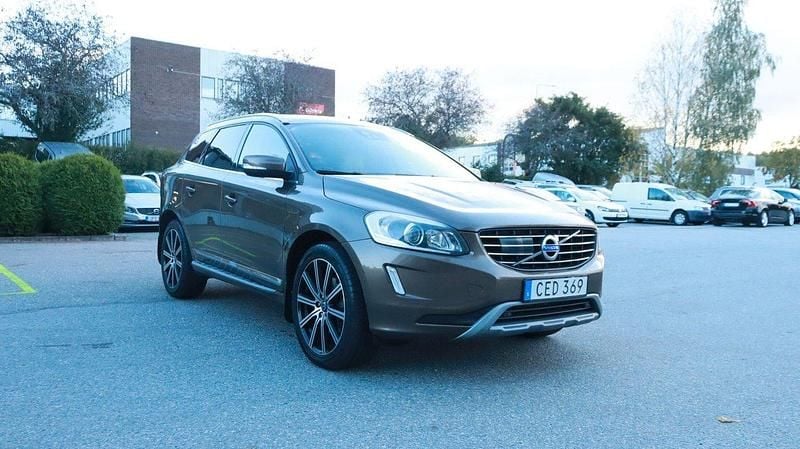 Brun Begagnad 2014 Volvo XC60 Summum SUV | 164 700 kr (Marknadspris) - Bild 1/4