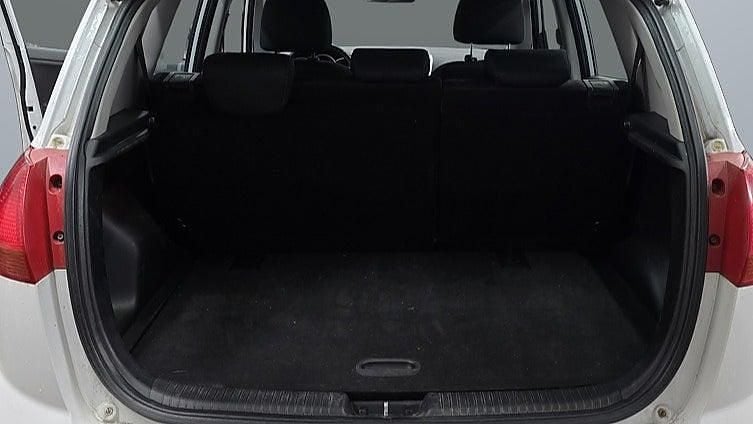 Begagnad Kia Venga 91 HK (66 kW) 2010 Vit Halvkombi