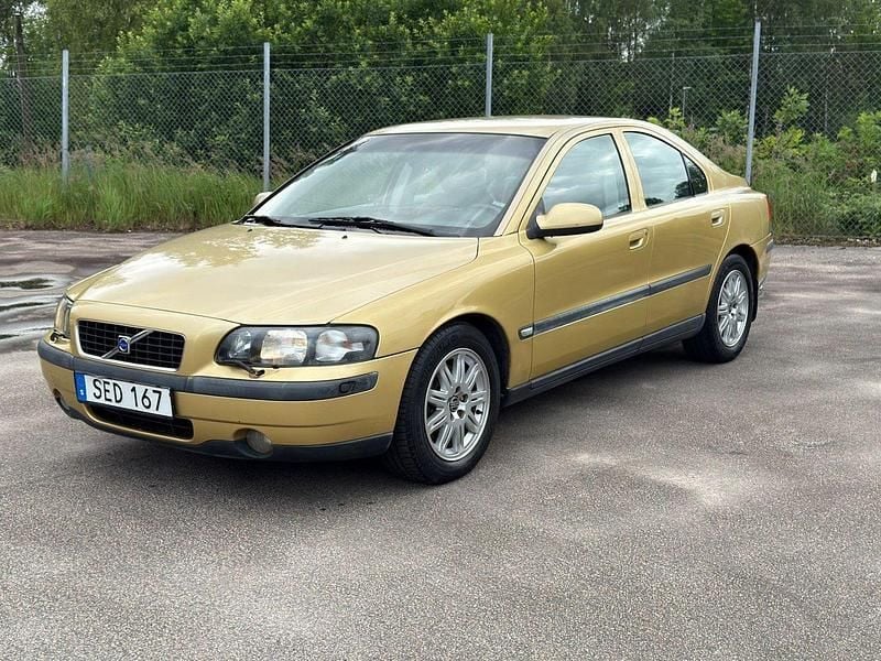 Gul Begagnad 2001 Volvo S60 Business Edition Sedan | 45 000 kr (Lite dyr) - Bild 1/4