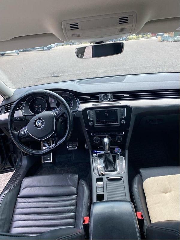 Grå Begagnad 2015 VW Passat GT Kombi | 180 000 kr (Marknadspris) - Bild 1/3