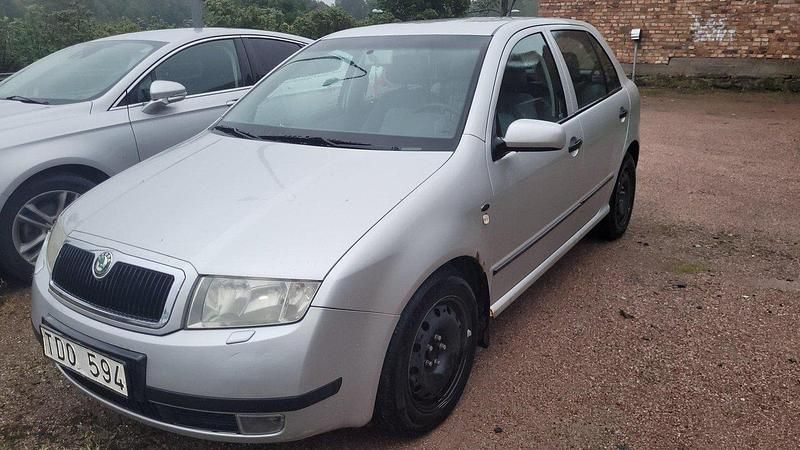 Silver Begagnad 2001 Skoda Fabia Halvkombi | 9 500 kr (Marknadspris) - Bild 1/4