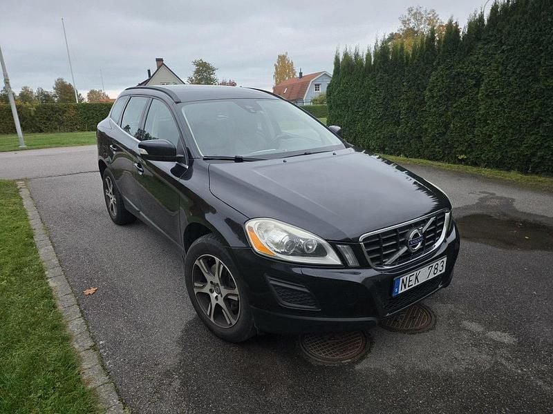 Svart Begagnad 2013 Volvo XC60 Momentum SUV | 115 000 kr (Superpris) - Bild 1/3