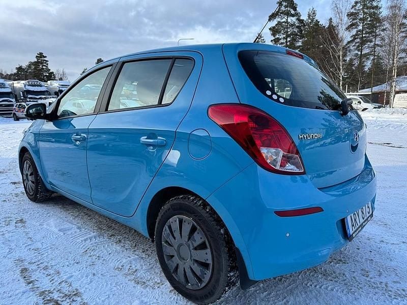 Begagnad Hyundai i20 Premium 84 HK (61 kW) 2014 Blå Halvkombi