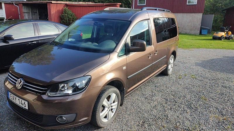 Brun Begagnad 2013 VW Caddy Maxi Minibuss | 161 000 kr - Bild 1/4