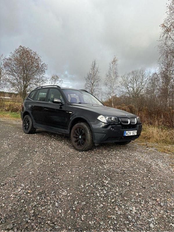 Svart Begagnad 2005 BMW X3 Advantage SUV | 39 000 kr (Superpris) - Bild 1/4